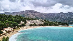 Mehr über den Artikel erfahren Lost Place Kupari – Die Bucht der verlassenen Hotels in Kroatien