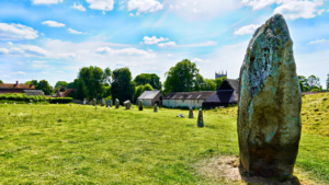 Mehr über den Artikel erfahren Wanderung zu den magischen Steinkreis von Avebury