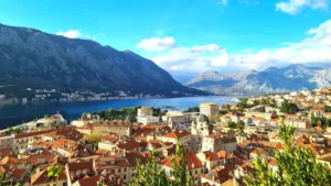 Mehr über den Artikel erfahren Die zauberhafte Altstadt von Kotor: Ein Spaziergang durch die Jahrhunderte